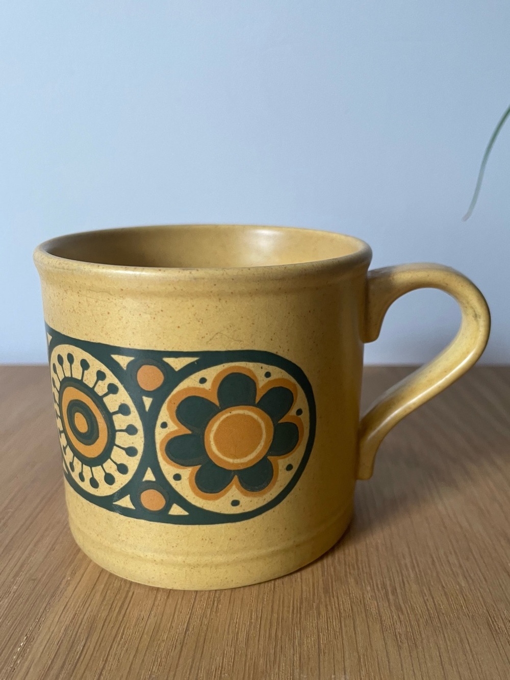 Vintage Ironstone Kiln Craft Bacchus Mug with Retro Sunburst Pattern